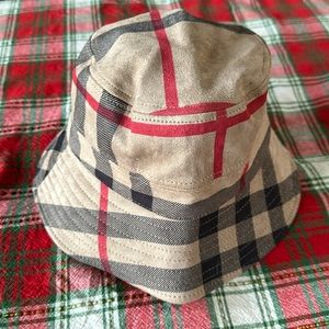 NWOT Plaid bucket hat